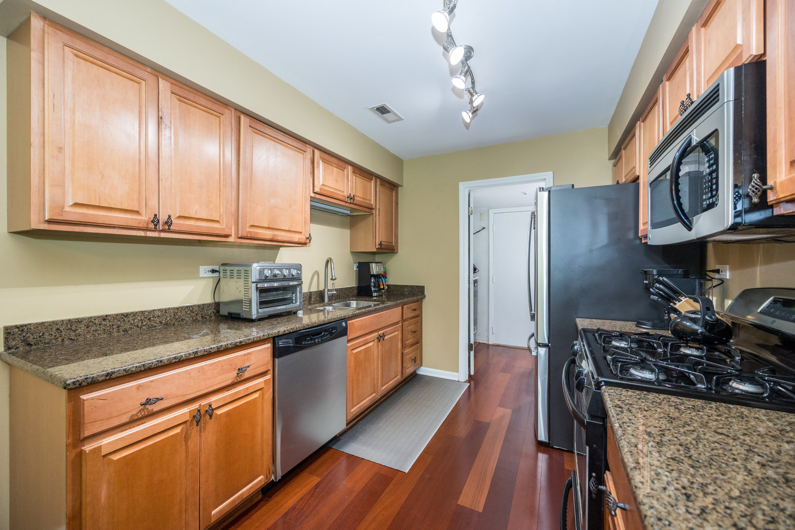 7615 Bristol Court B Property Photo 9