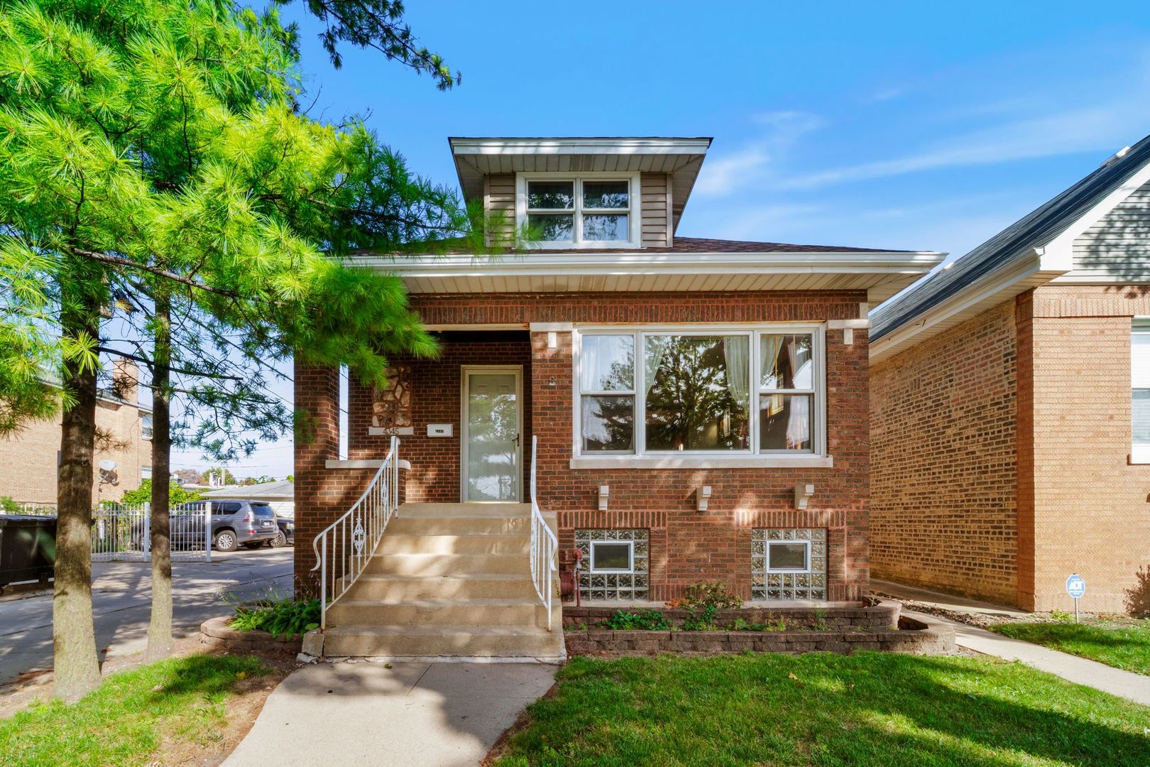 4345 N Marmora Avenue Property Photo 1