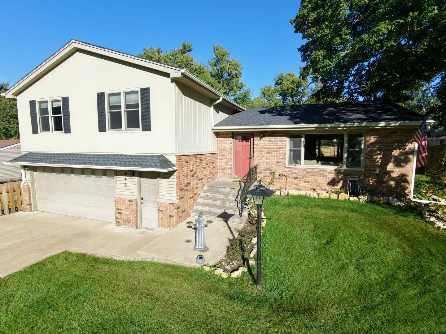 445 Stanford Drive Property Photo 1