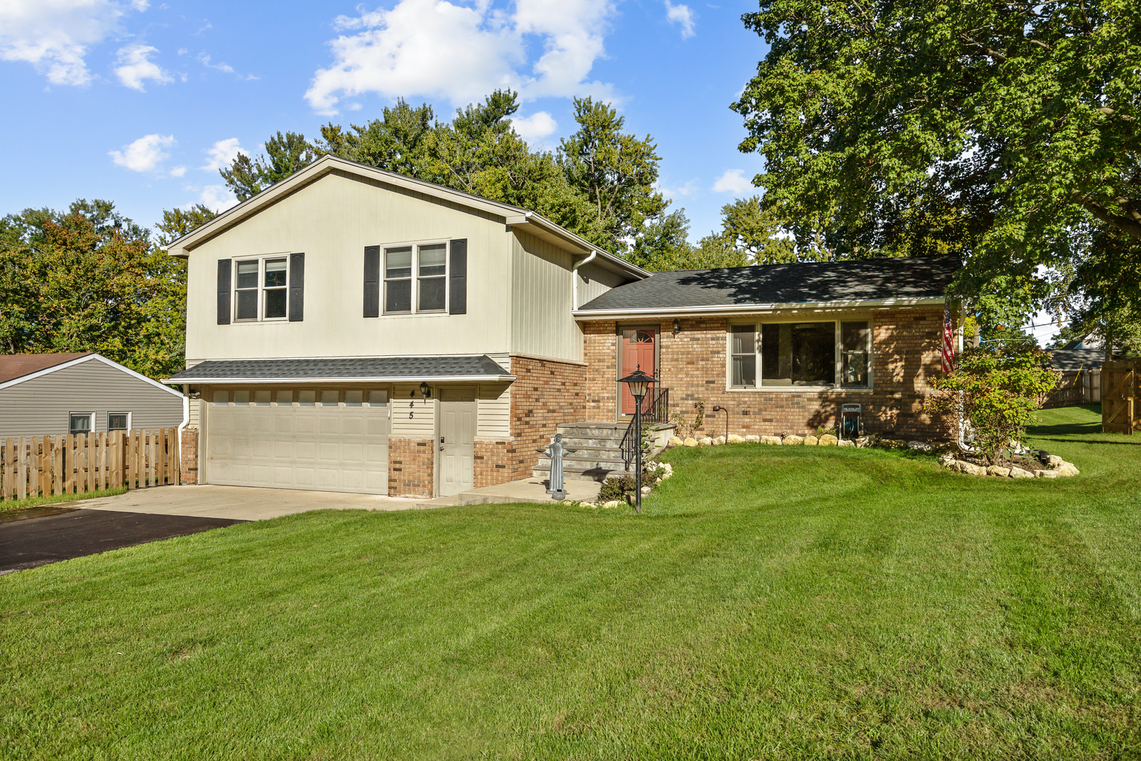 445 Stanford Drive Property Photo 1