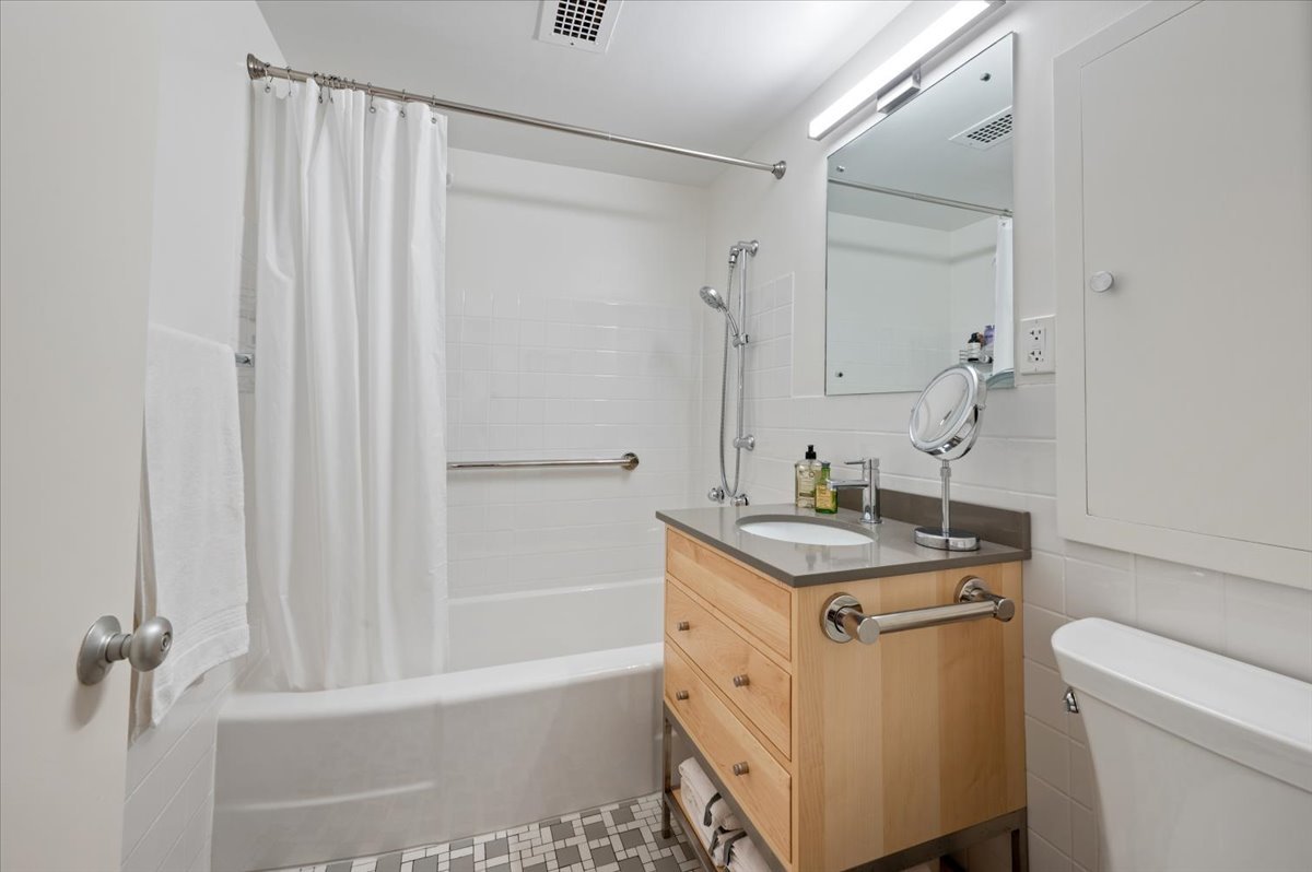 1508 Hinman Avenue 6c Property Photo 19