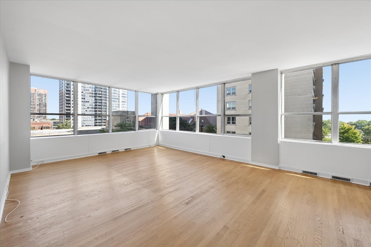 655 W Irving Park Road 502 Property Photo 2
