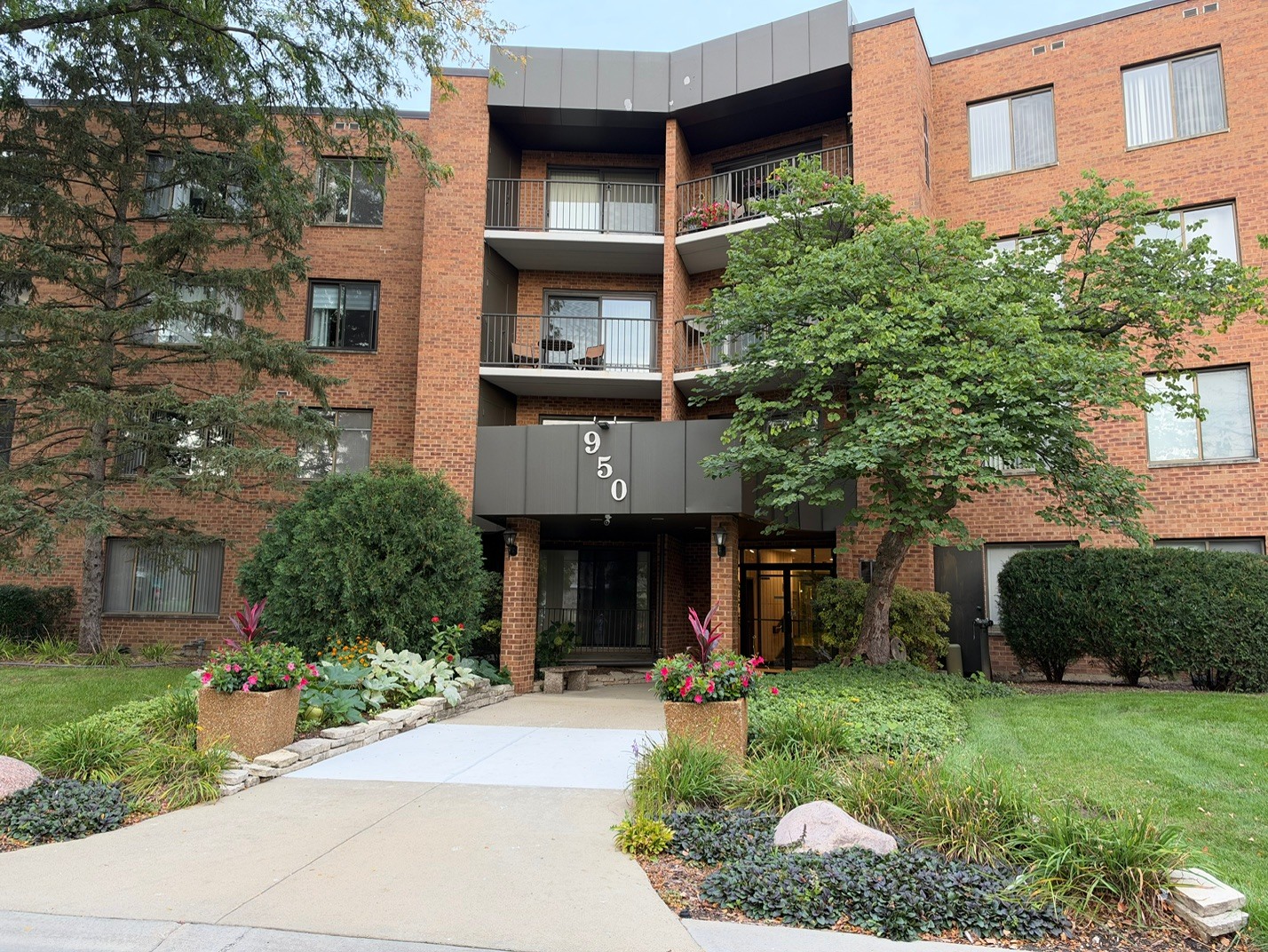 950 E Wilmette Road 121 Property Photo 1