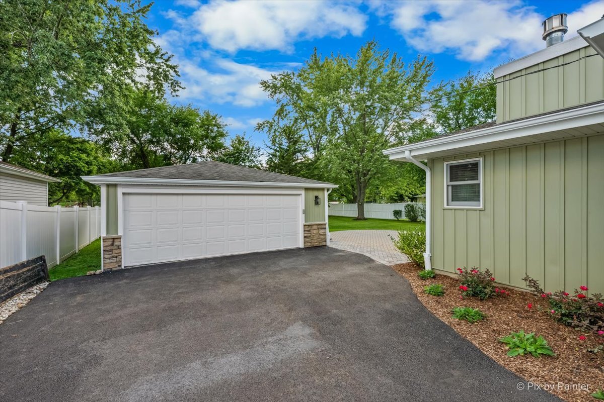 11611 Douglas Avenue Property Photo 6