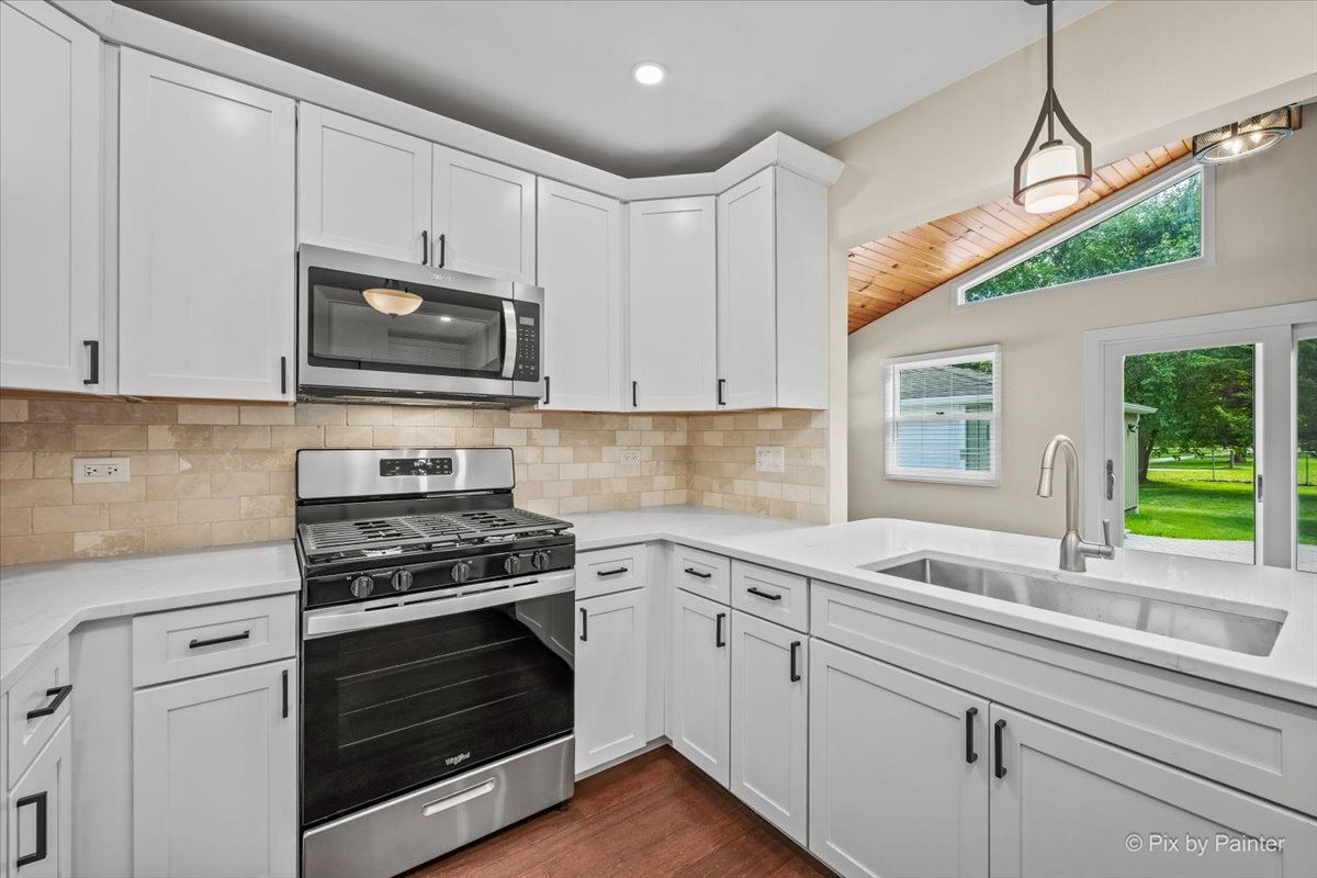 11611 Douglas Avenue Property Photo 17