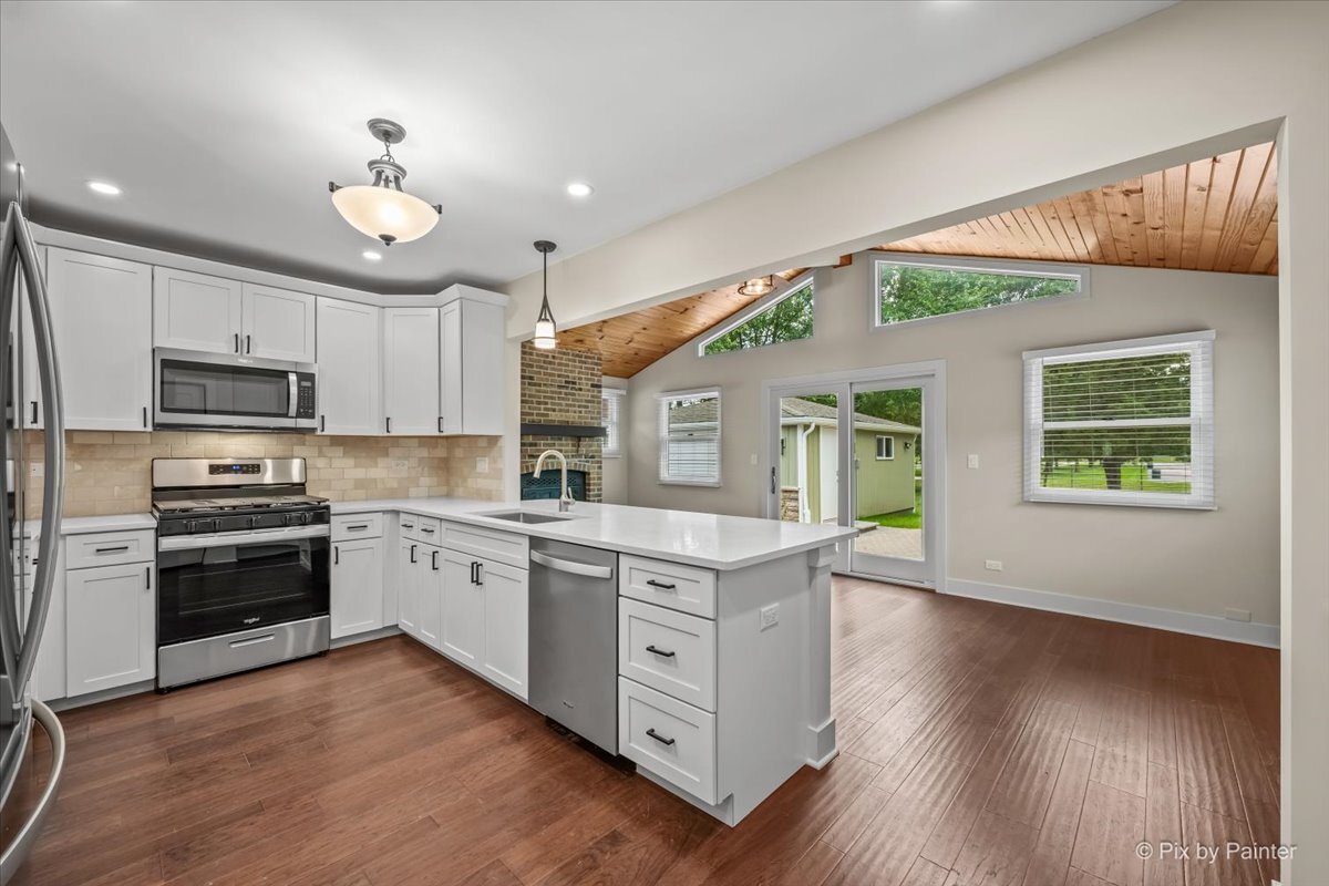 11611 Douglas Avenue Property Photo 18