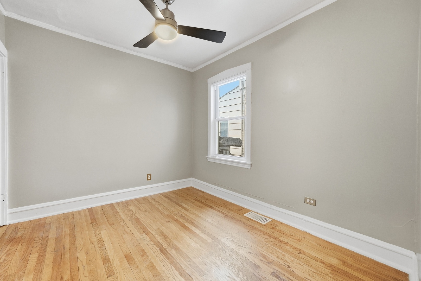 5455 N Lieb Avenue Property Photo 7