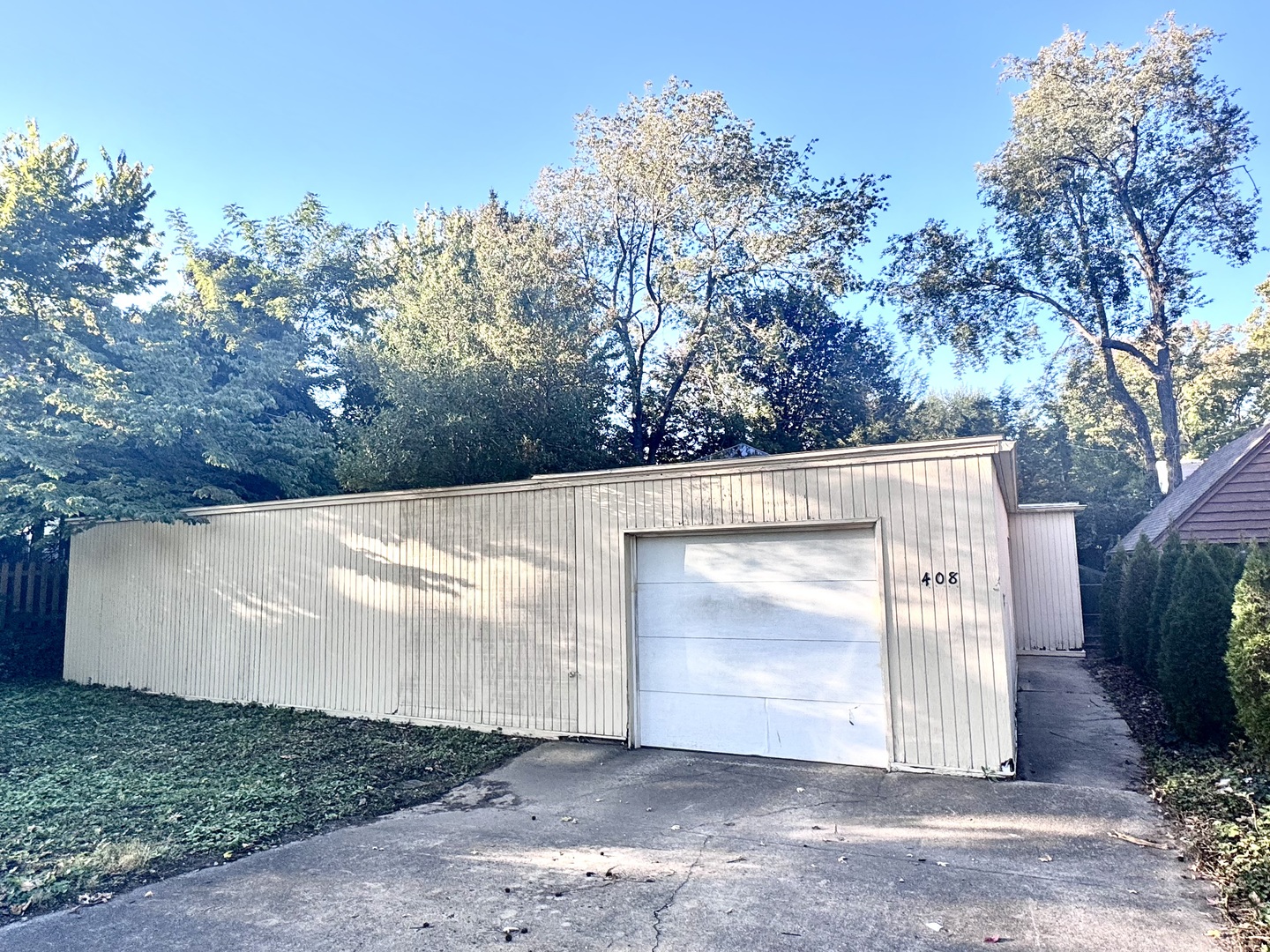 408 W Florida Avenue Property Photo 1