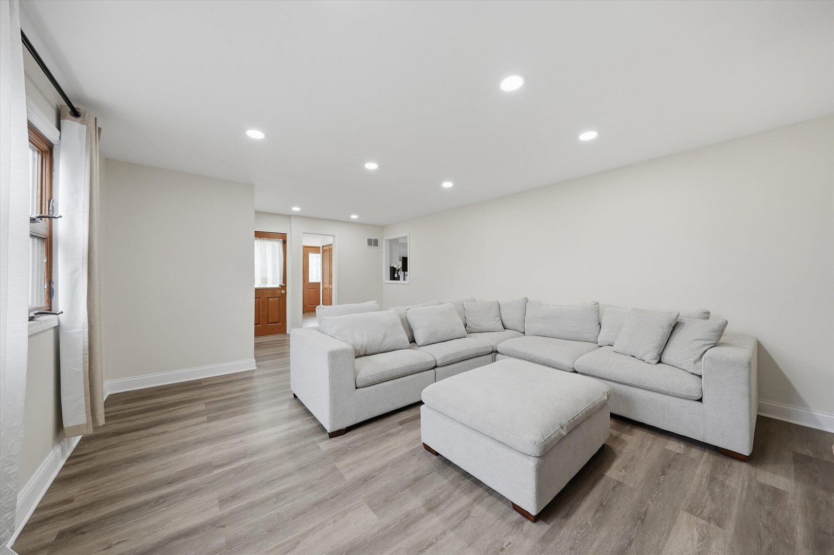8937 Mcvicker Avenue Property Photo 18