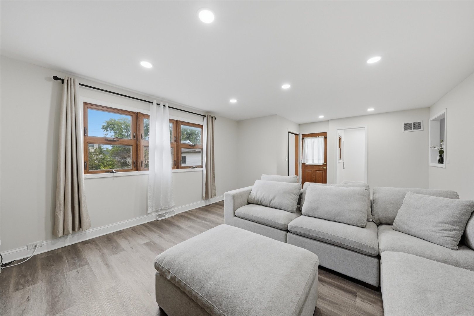 8937 Mcvicker Avenue Property Photo 19