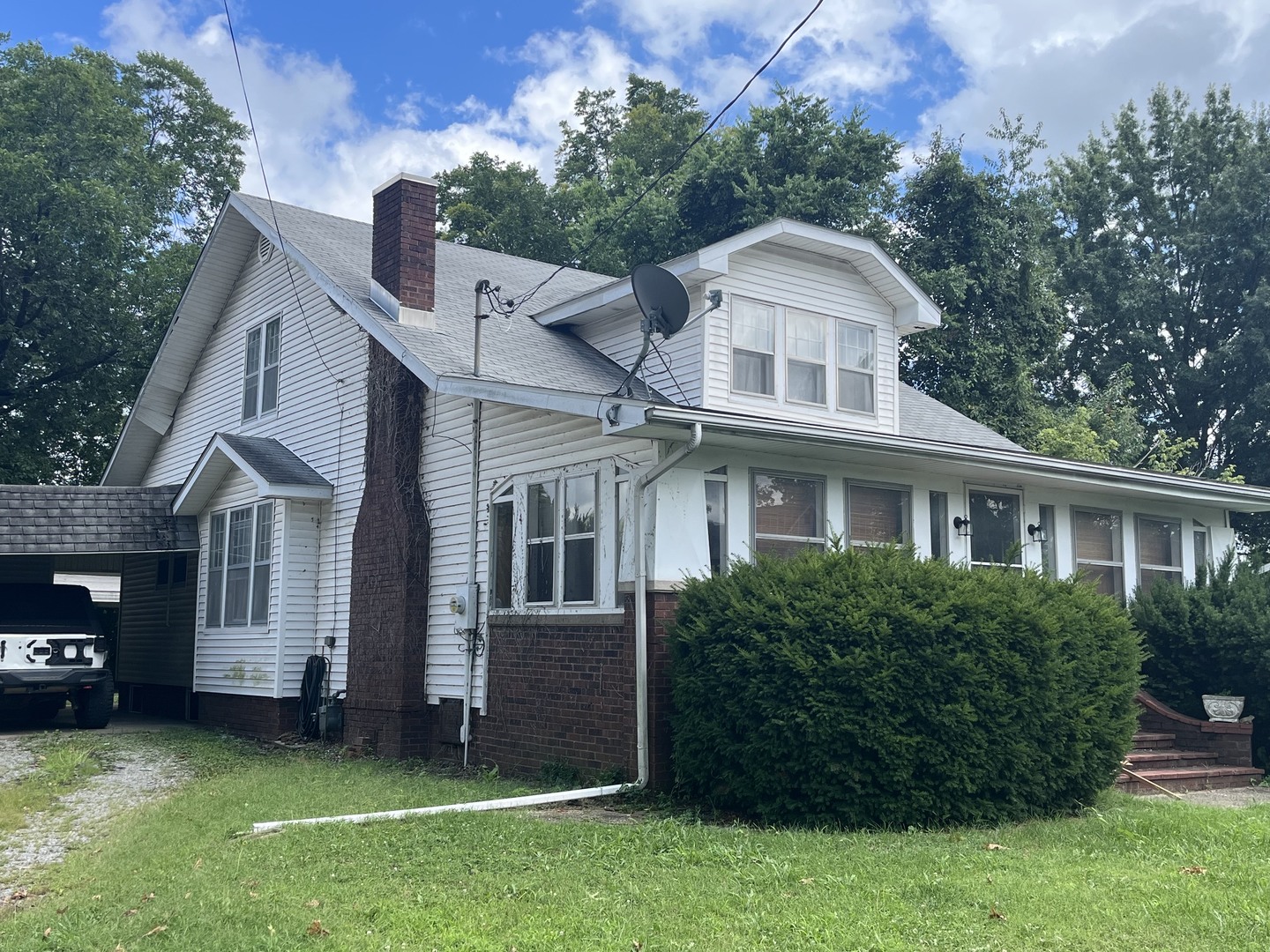 504 S Pennsylvania Avenue Property Photo 3