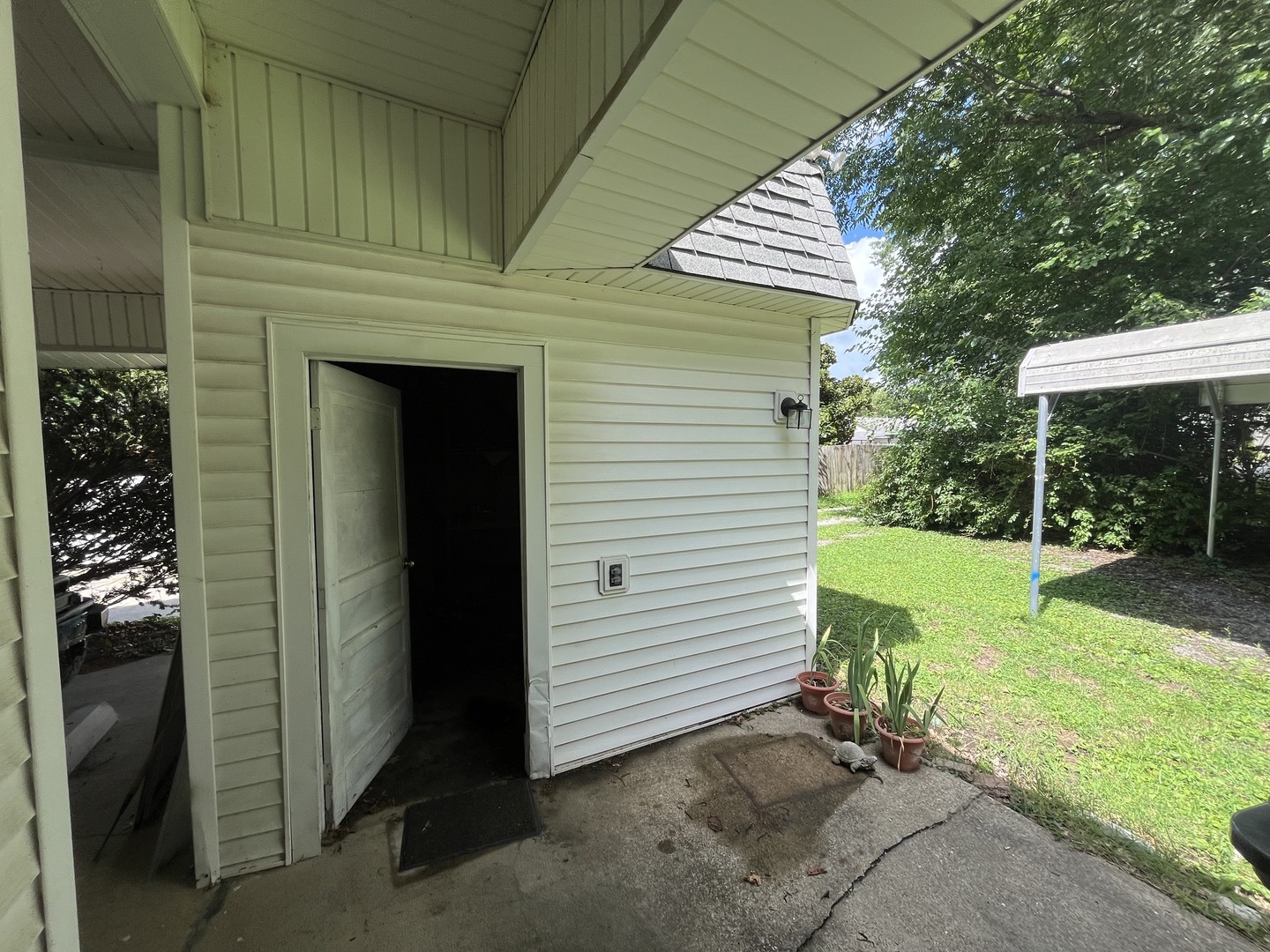 504 S Pennsylvania Avenue Property Photo 4