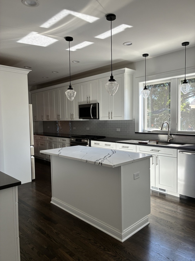 10611 S Claremont Avenue Property Photo 10