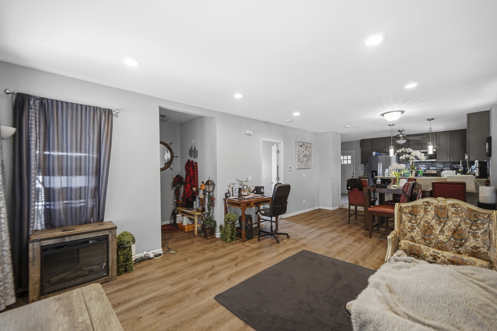 16230 Lowell Avenue Property Photo 4