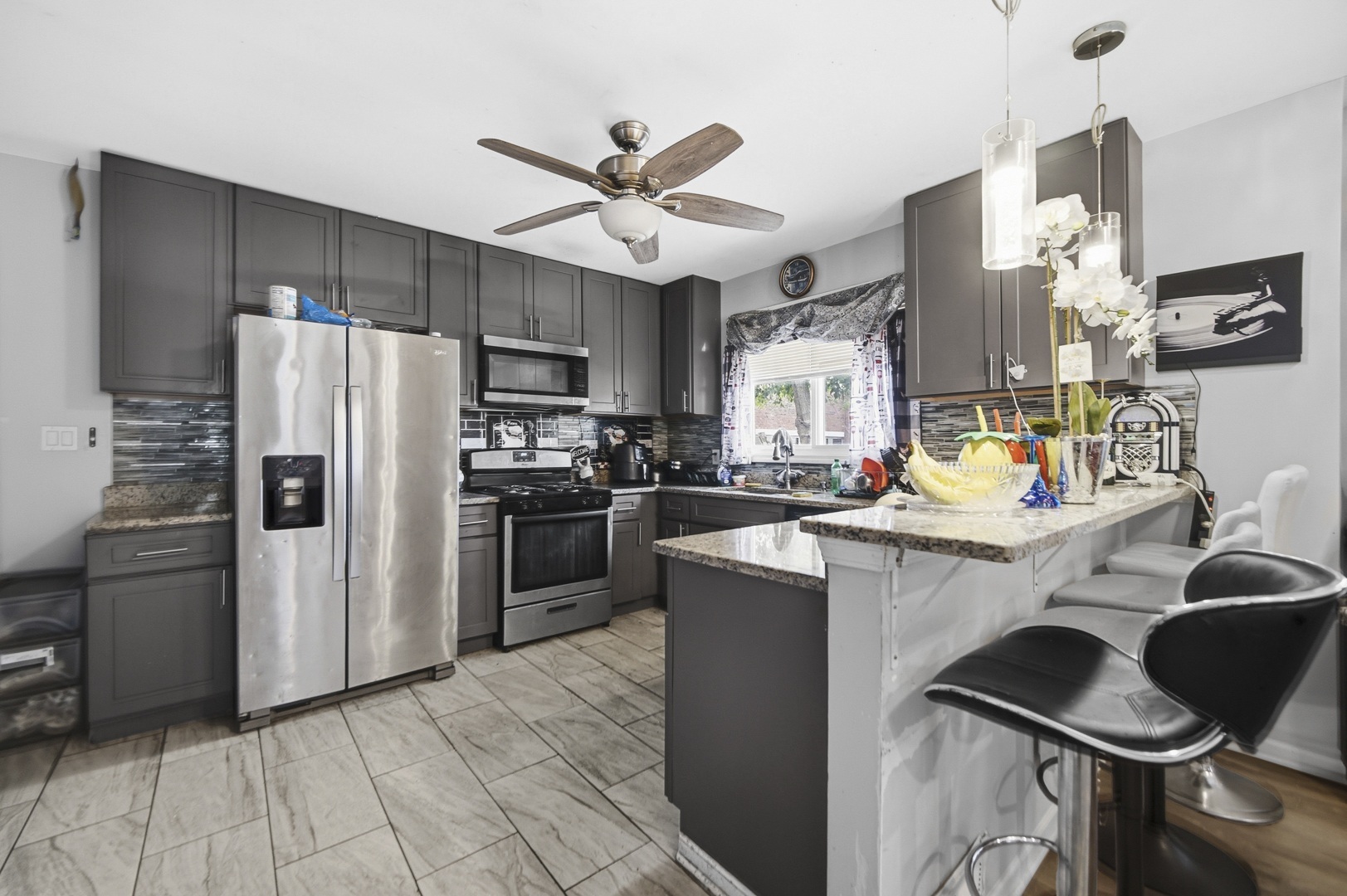 16230 Lowell Avenue Property Photo 6