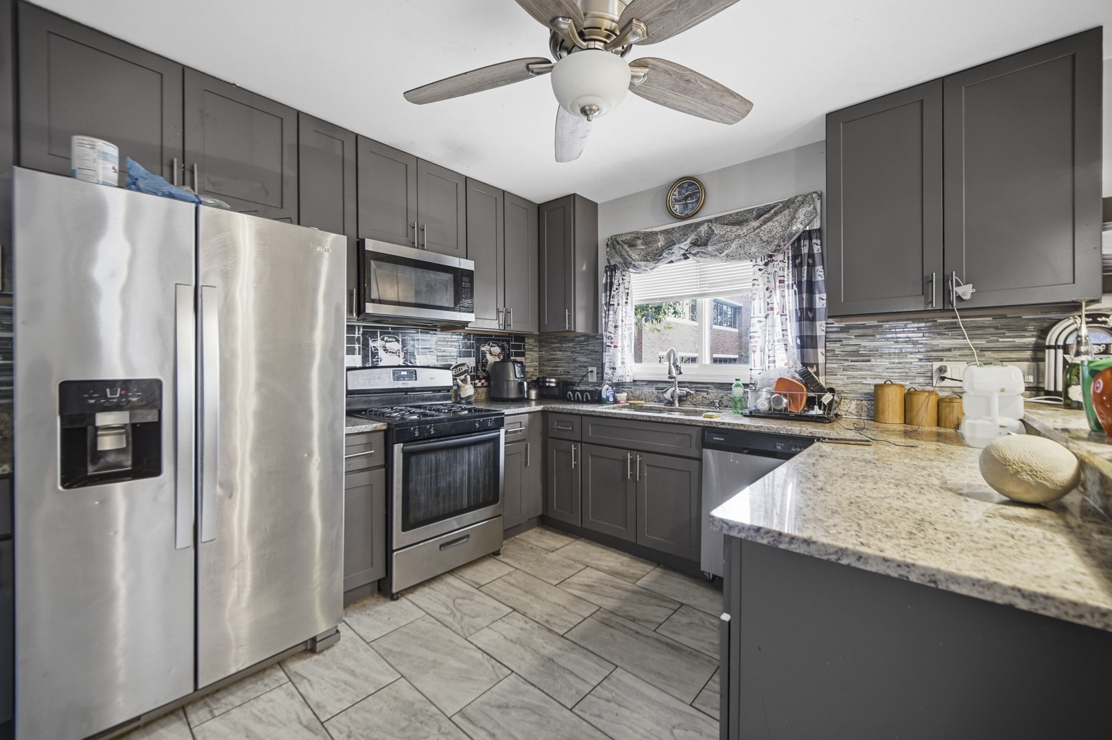16230 Lowell Avenue Property Photo 8