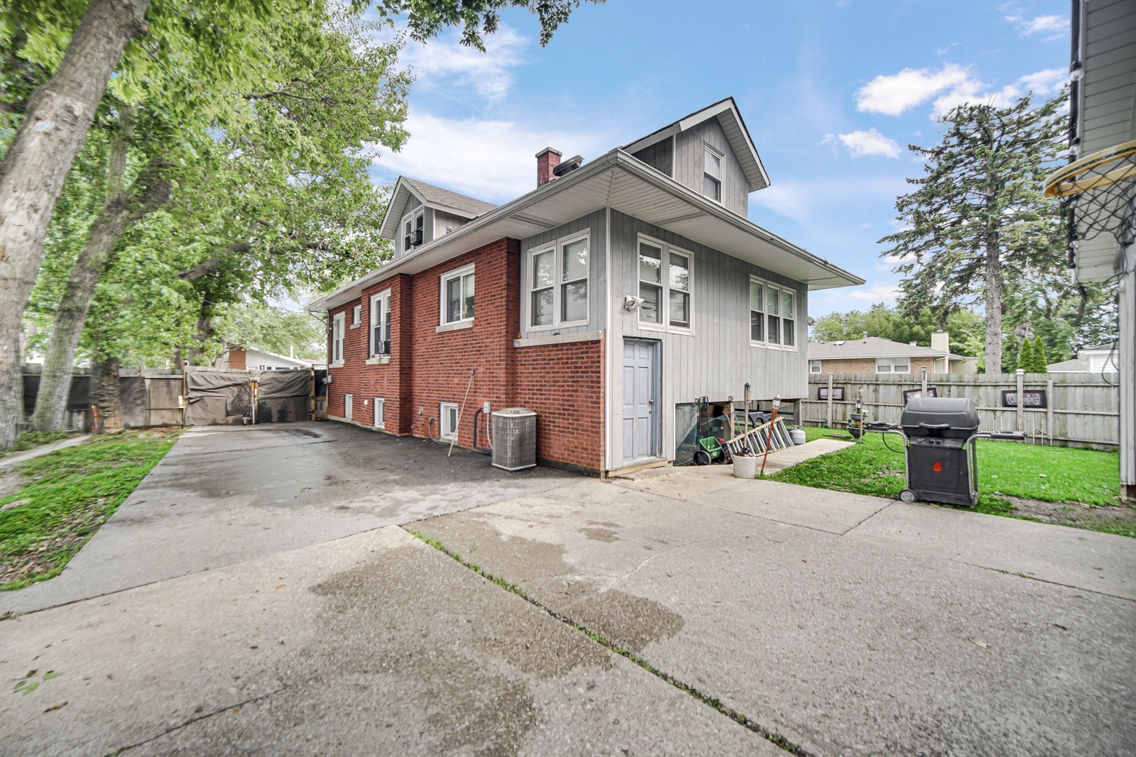 16230 Lowell Avenue Property Photo 16
