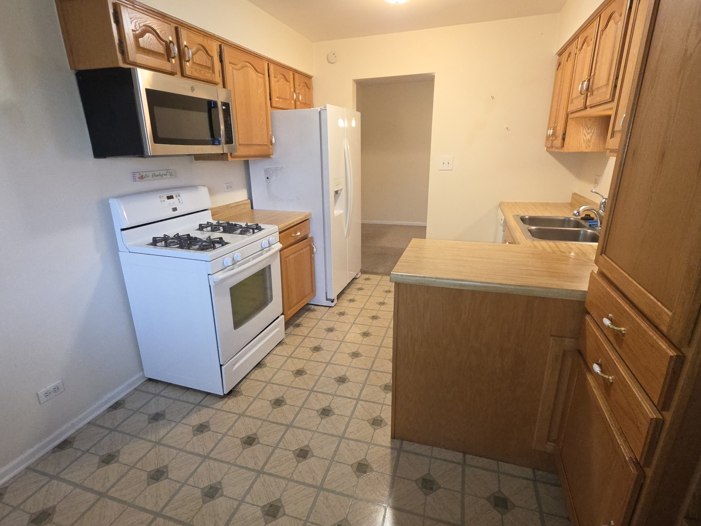 928 Surrey Drive 2b Property Photo 4