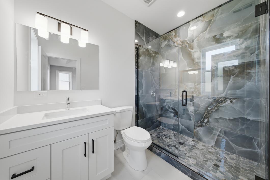 10718 S Worth Avenue Property Photo 5