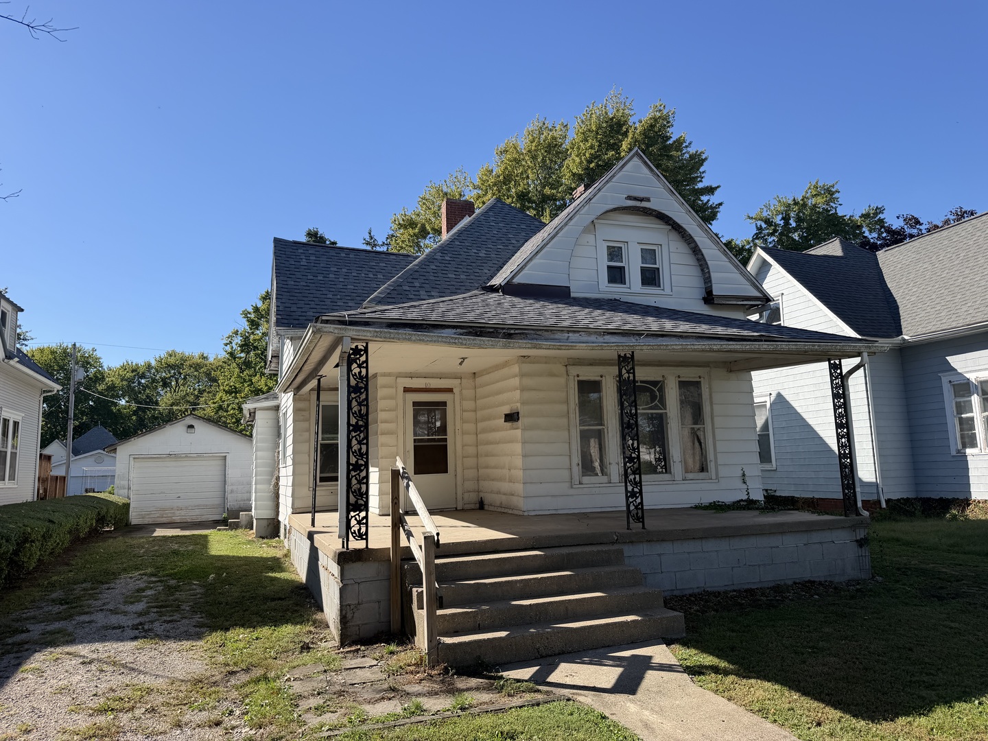 10 N Oak Street Property Photo 1