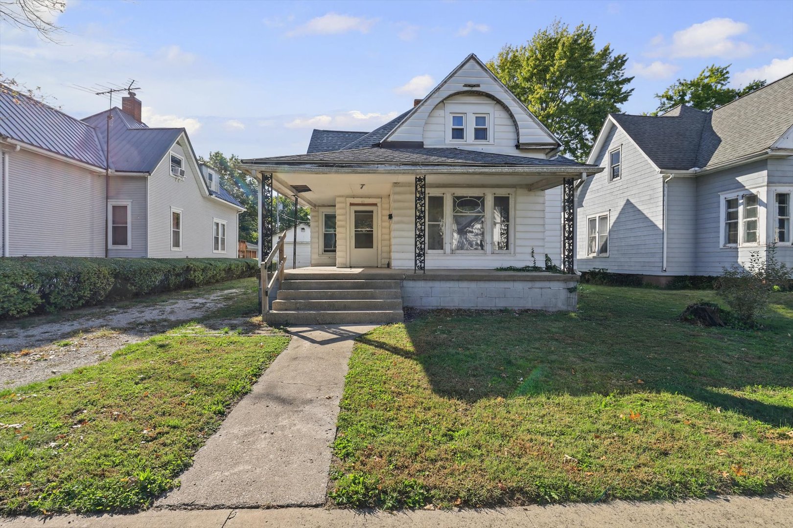 10 N Oak Street Property Photo 1