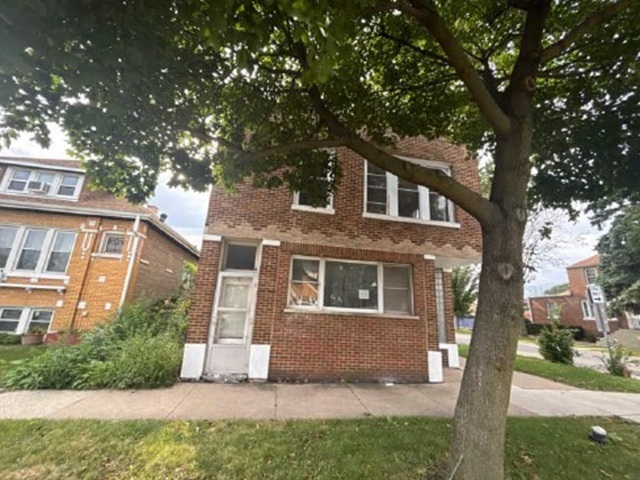 2500 Clarence Avenue Property Photo 2