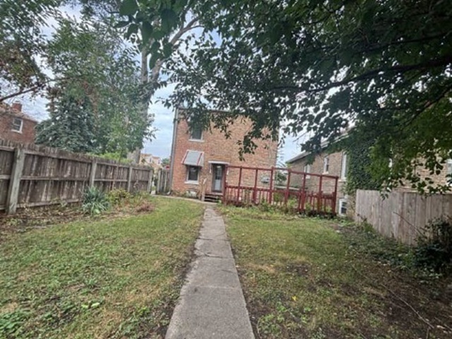 2500 Clarence Avenue Property Photo 3