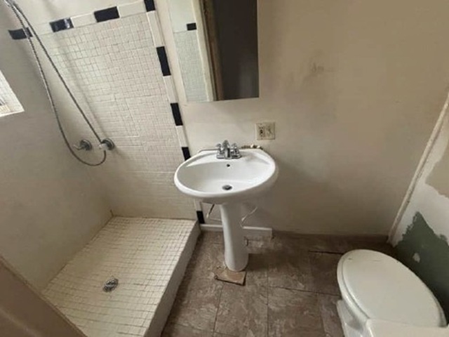 2500 Clarence Avenue Property Photo 14
