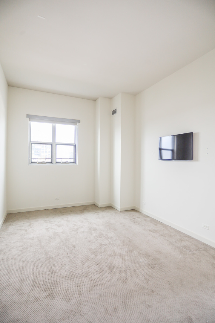 910 W Huron Street 708 Property Photo 10