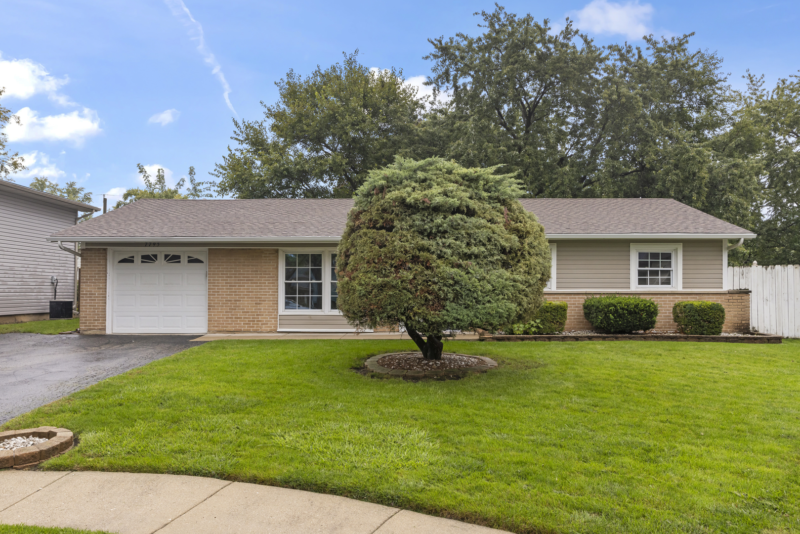 7795 Sherwood Circle Property Photo 1