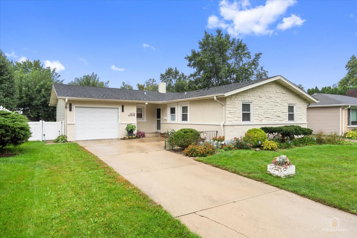 1409 W Willow Lane Property Photo 1