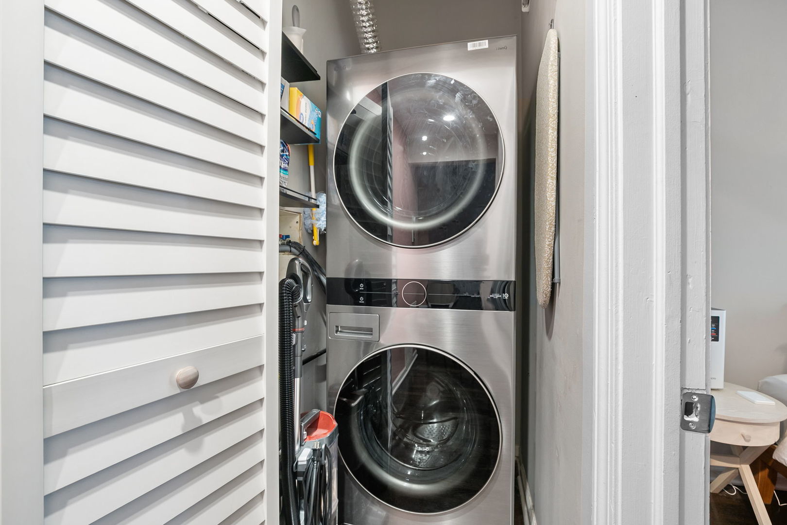 4857 N Lawndale Avenue 202 Property Photo 12