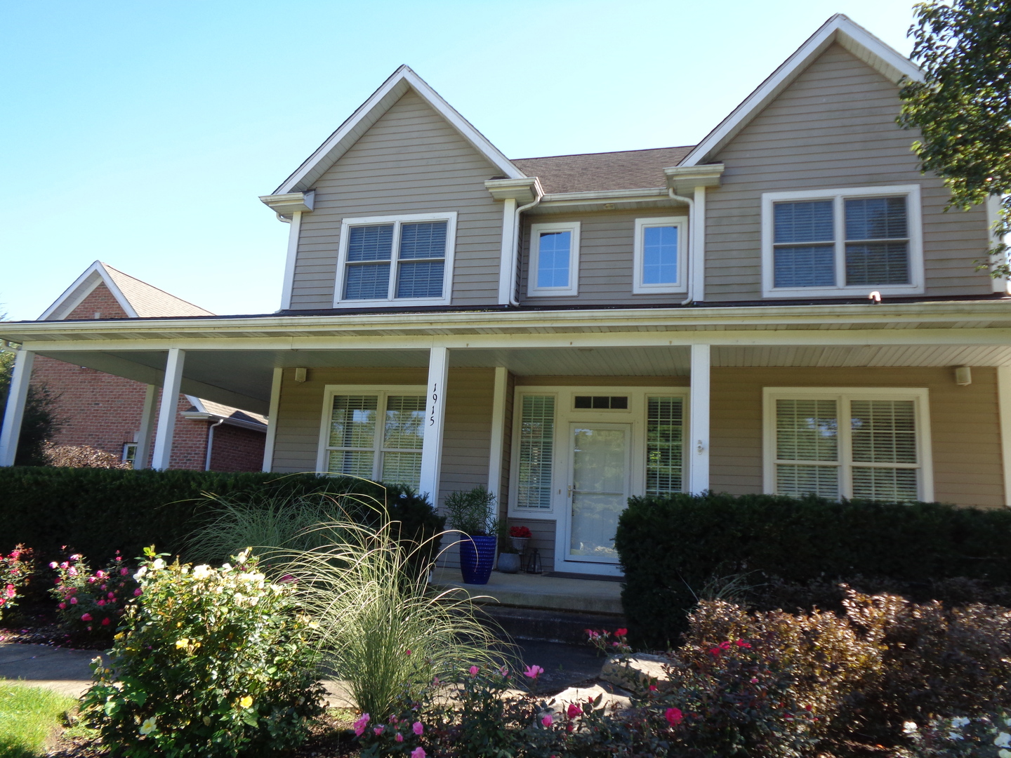 1915 W Cobblestone Lane Property Photo 1