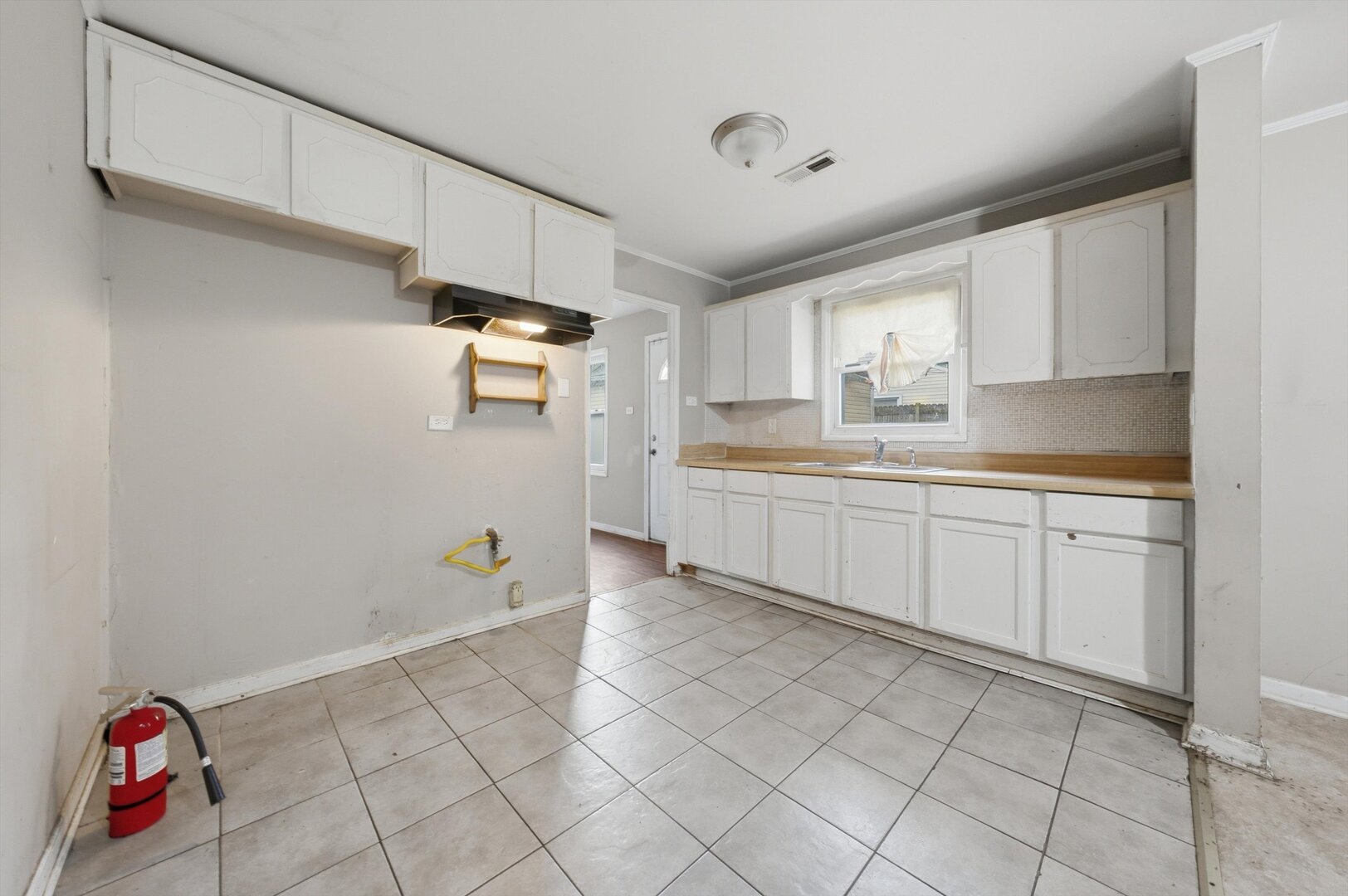 395 Oswego Street Property Photo 6