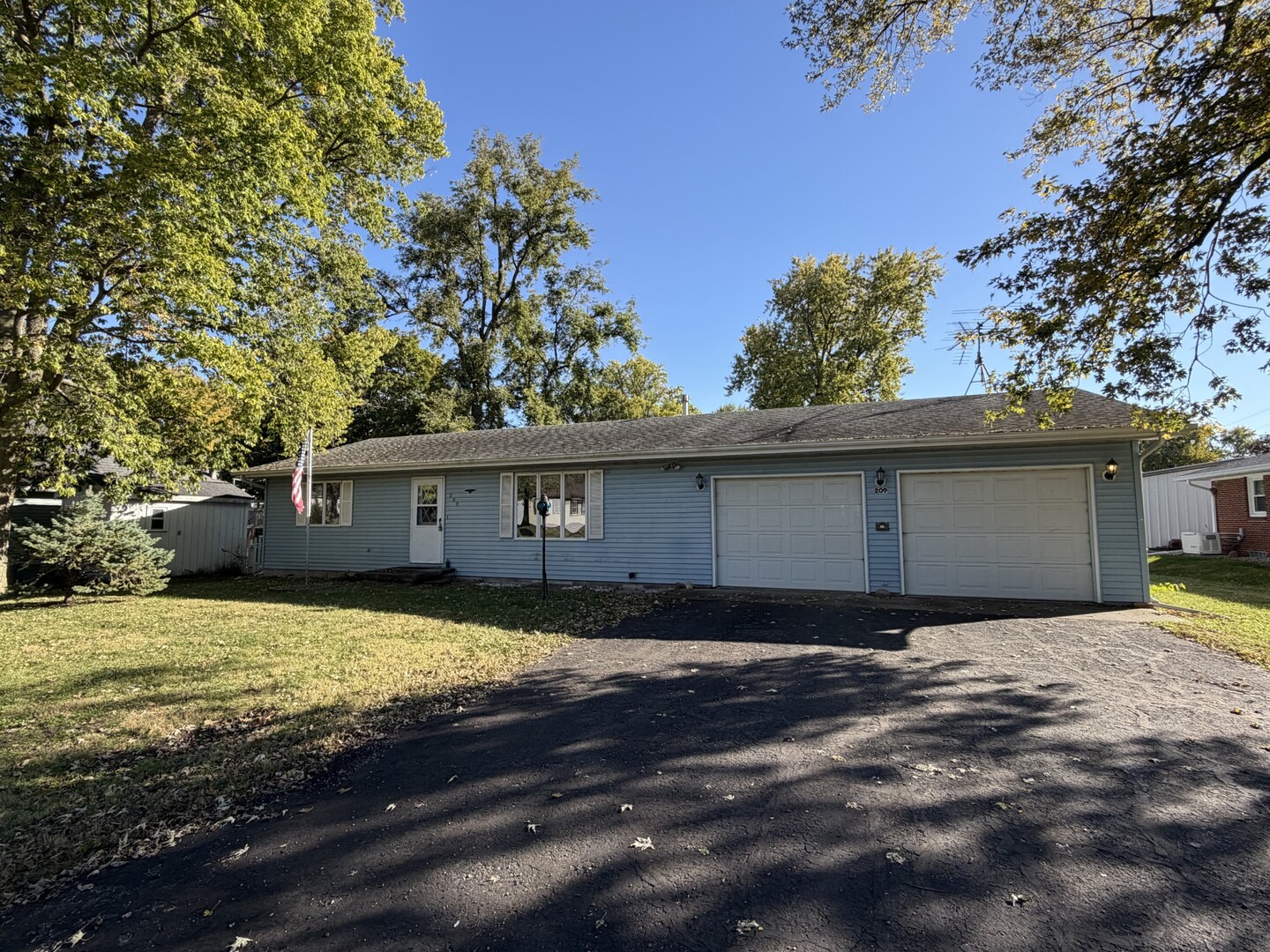 209 W North Street Property Photo 1