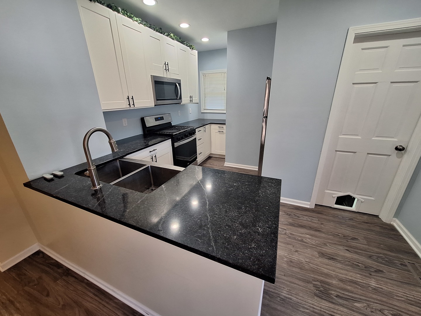 715 Catherine Street Property Photo 2