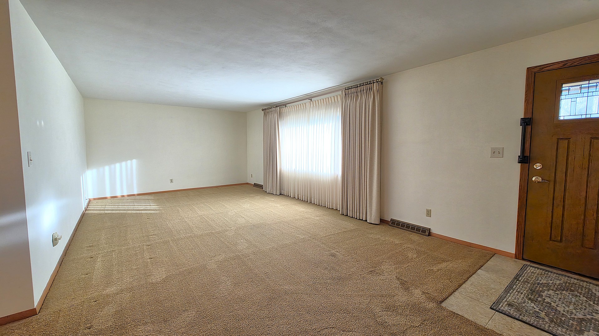 2214 W Hayes Street Property Photo 4