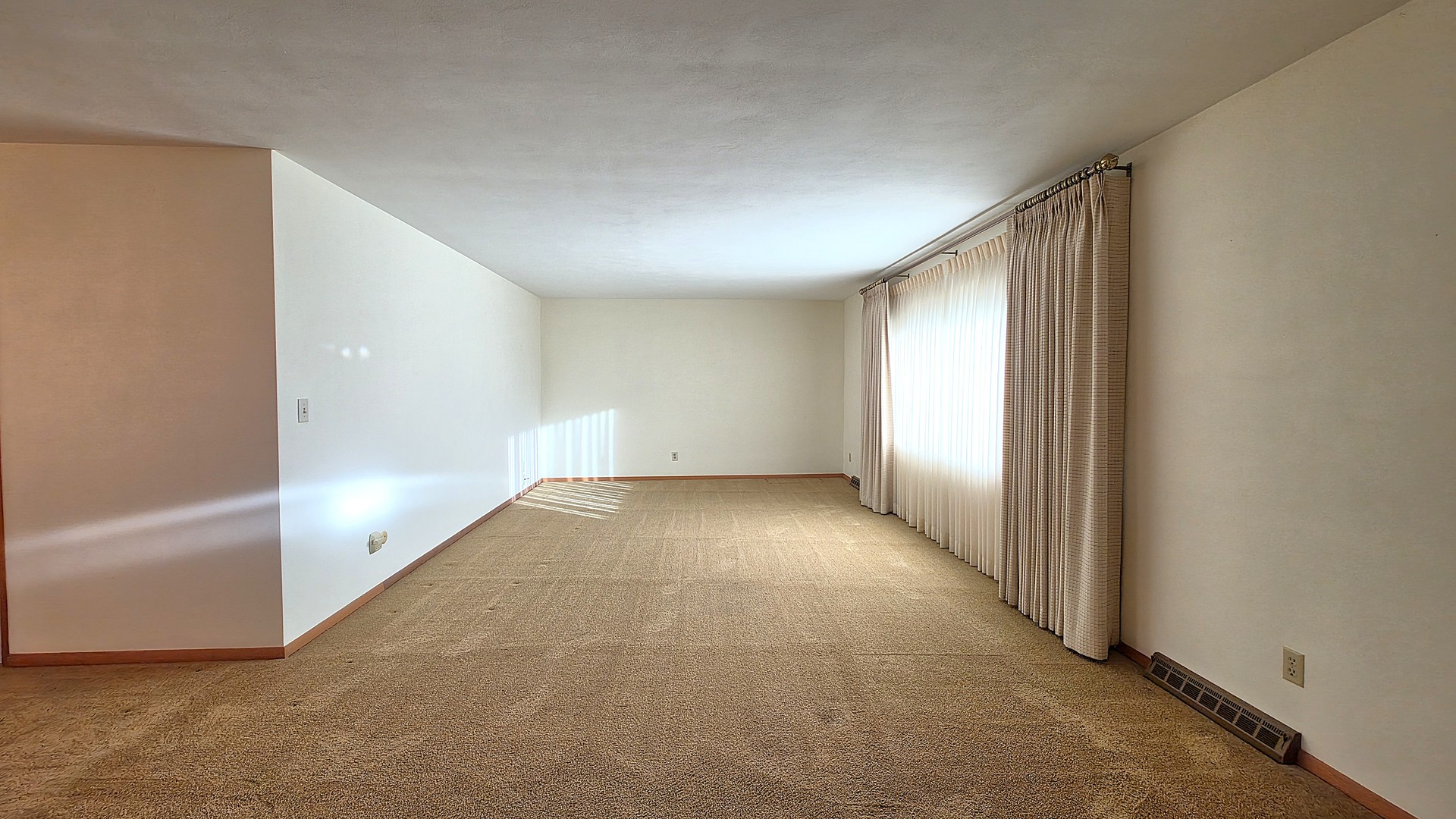 2214 W Hayes Street Property Photo 5