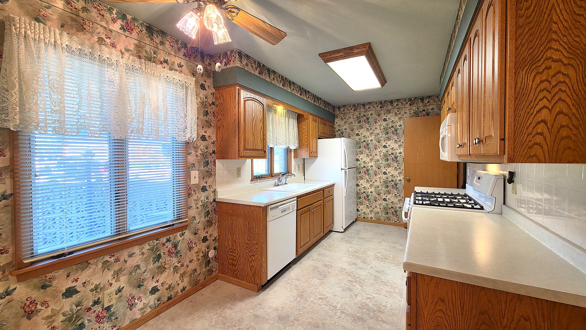 2214 W Hayes Street Property Photo 8