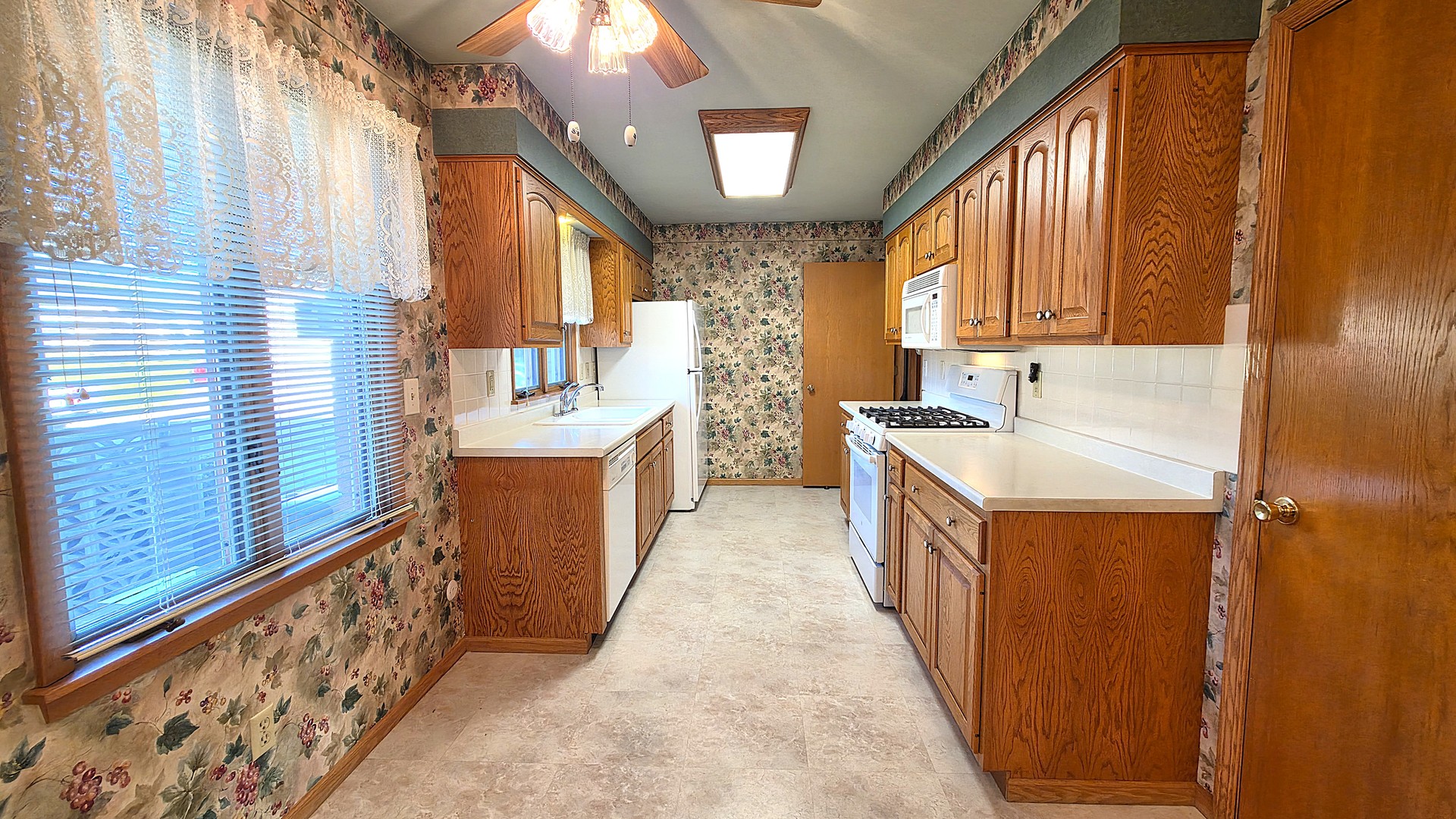 2214 W Hayes Street Property Photo 9