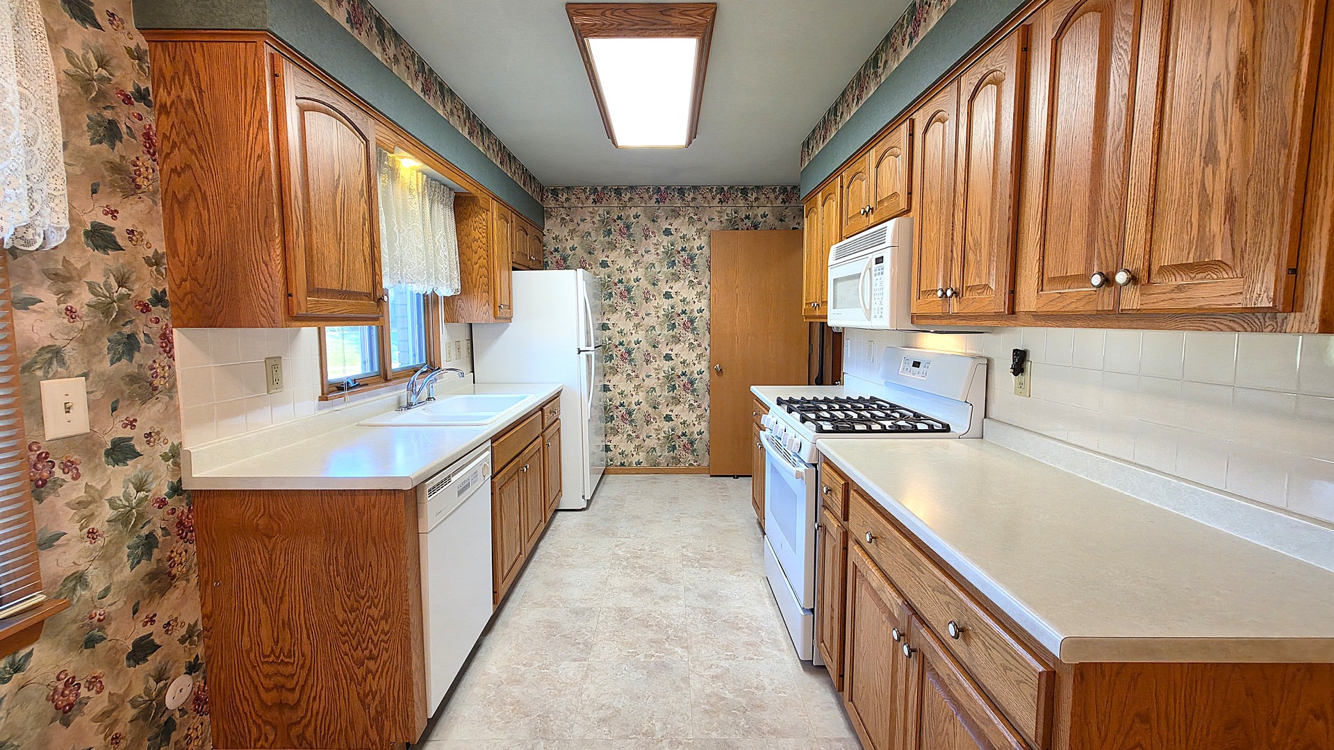 2214 W Hayes Street Property Photo 10