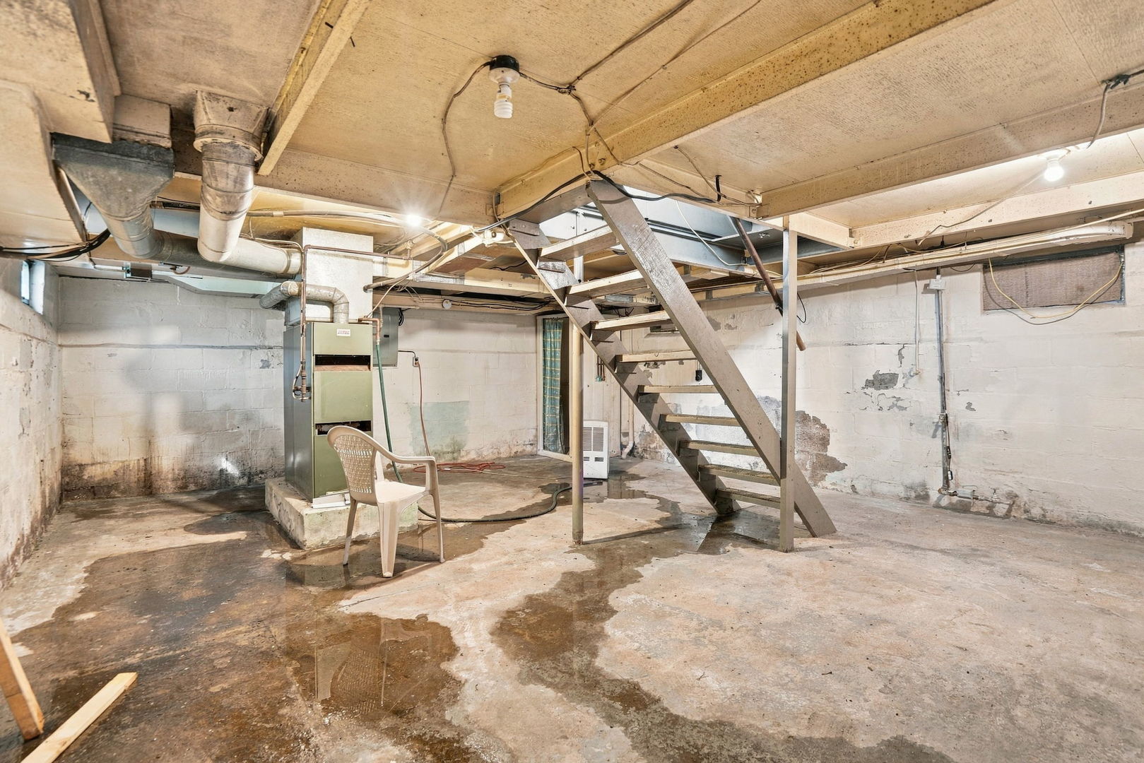 303 W Main Street Property Photo 15