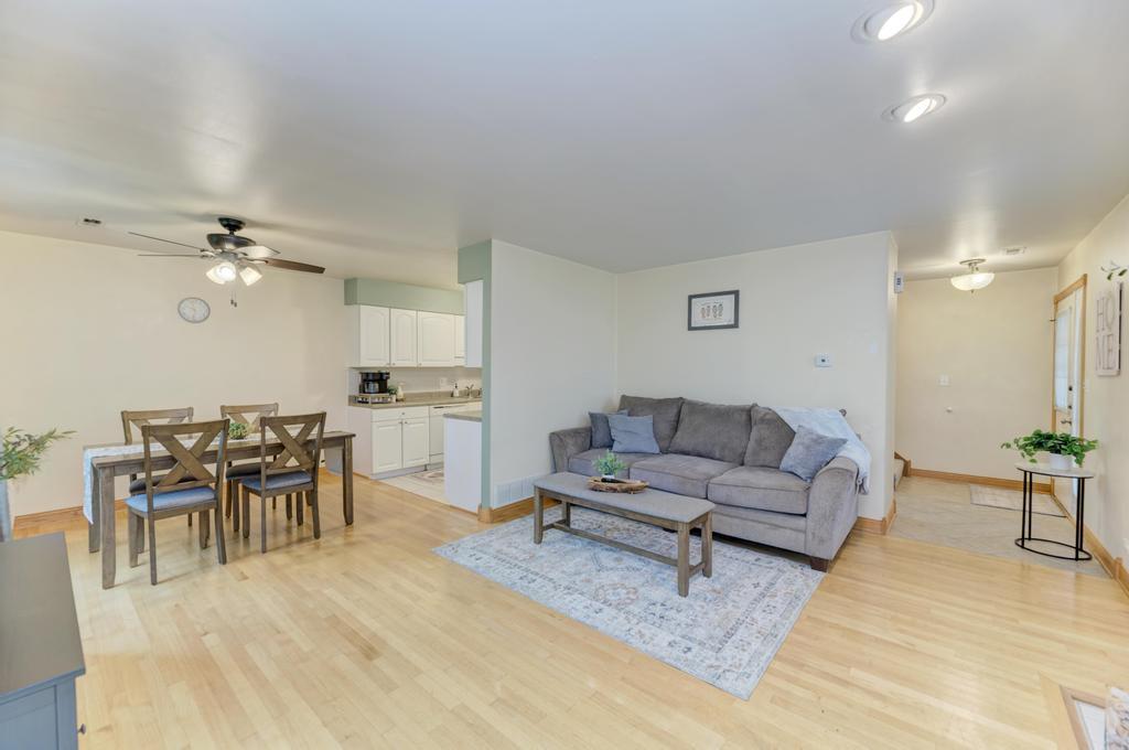 5522 Barclay Court Property Photo 6