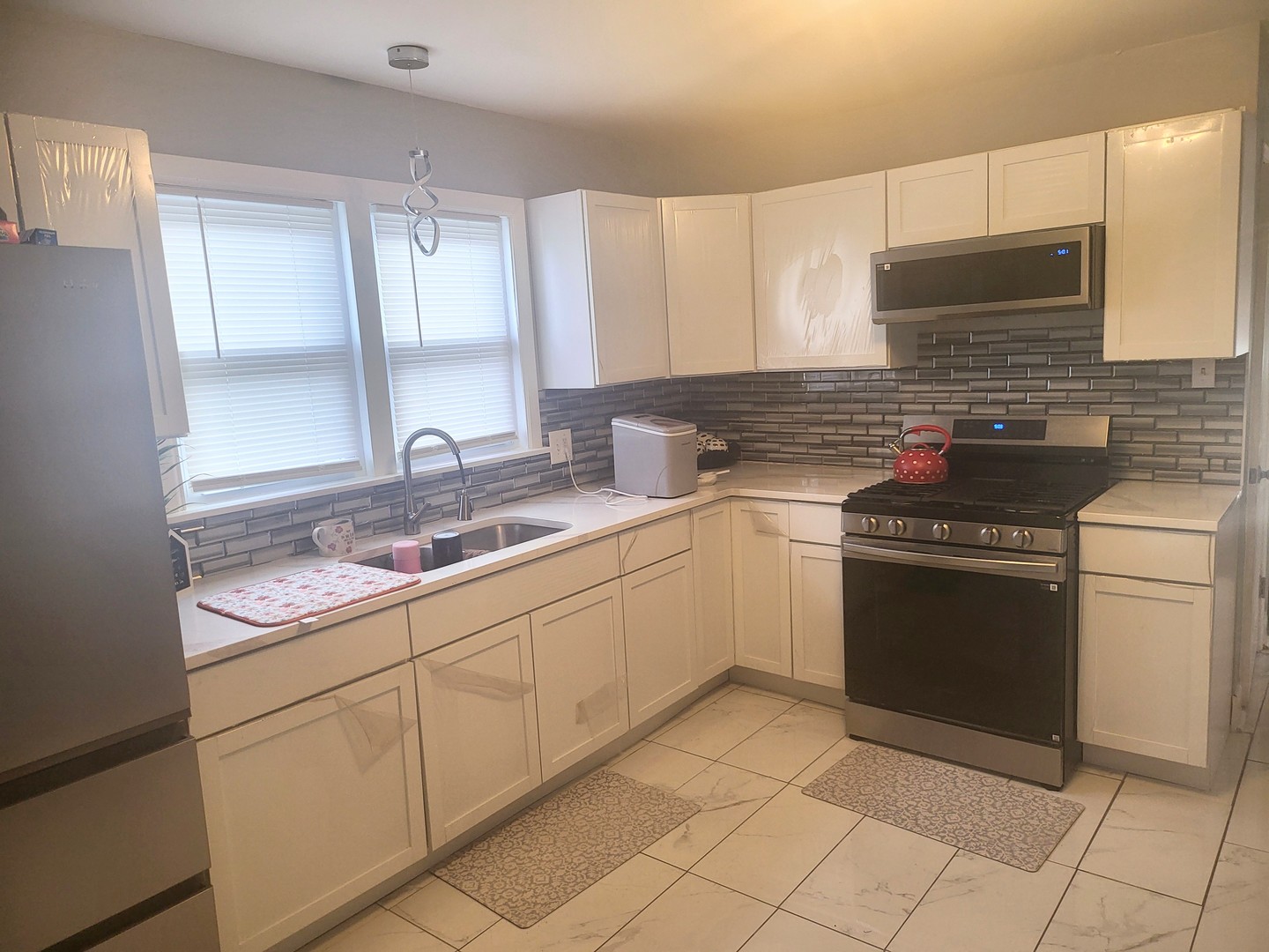 10145 S Perry Avenue Property Photo 4