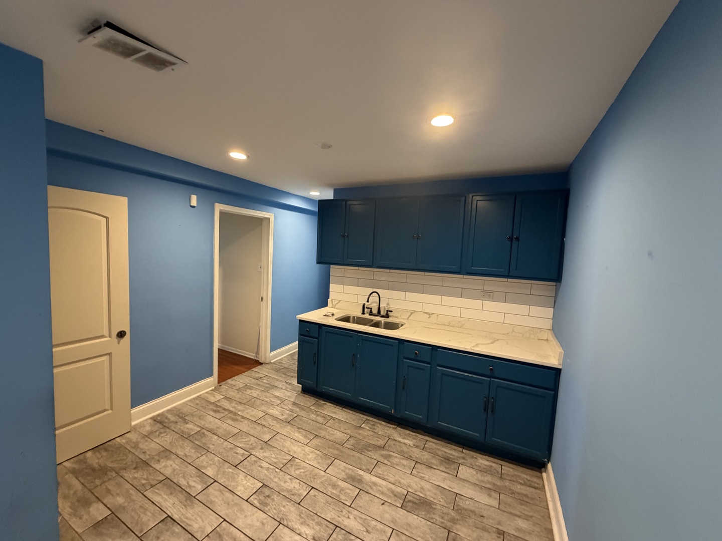 3049 W 59th Street Property Photo 5