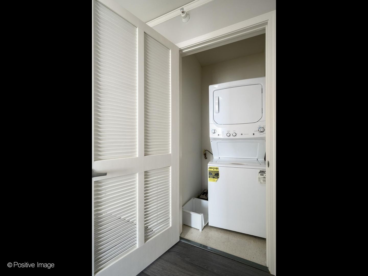 225 N Columbus Drive 5309 Property Photo 16