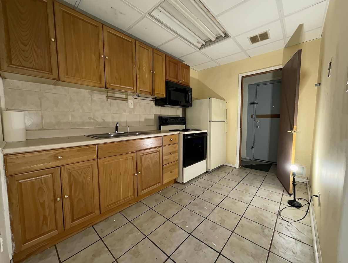 2530 N Neva Avenue 1rn Property Photo 5