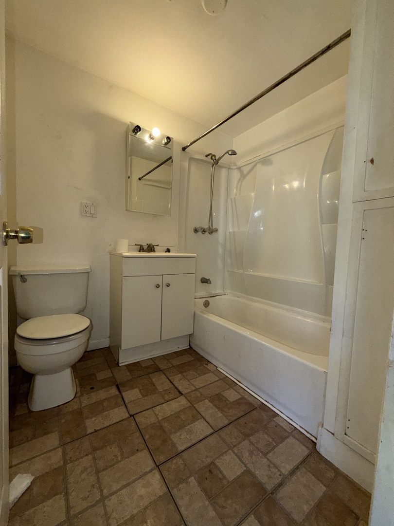 2530 N Neva Avenue 1rn Property Photo 6
