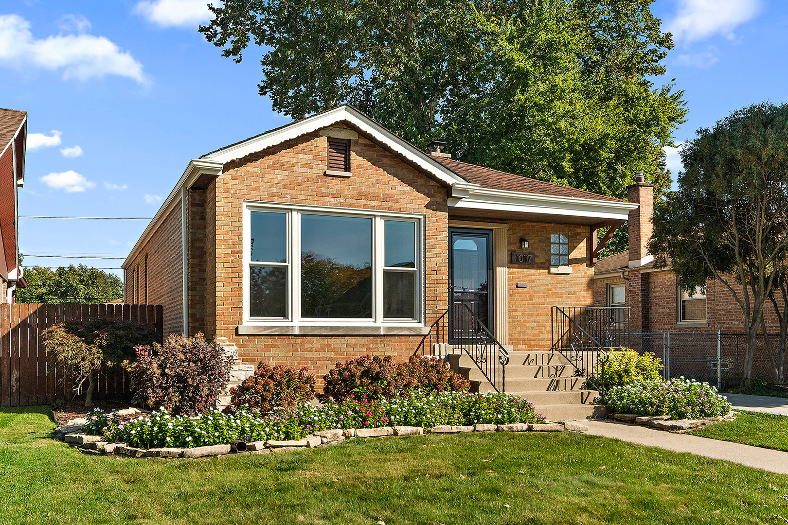 10117 S Clifton Park Avenue Property Photo 1