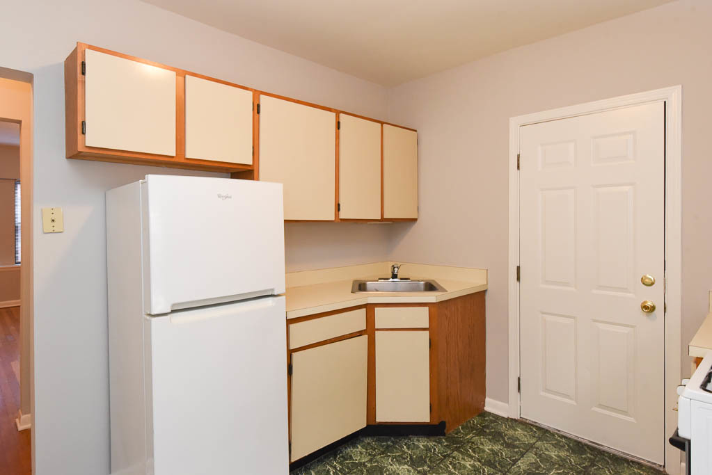 5744 N Winthrop Avenue 205 Property Photo 3